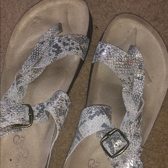 Mountain Sole size 9 snakeskin slip on sandals - Picture 3 of 8